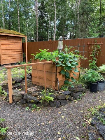 7714 Hennings Way, Anchorage, AK 99504