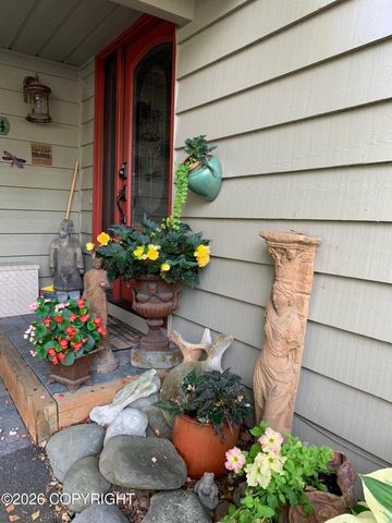 7714 Hennings Way, Anchorage, AK 99504