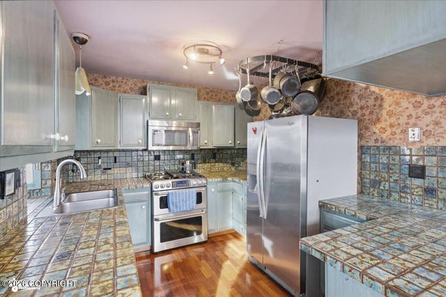 7714 Hennings Way, Anchorage, AK 99504