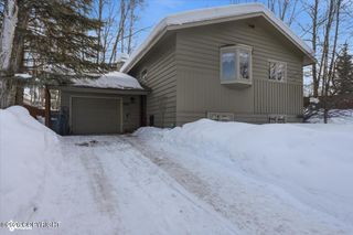 7714 Hennings Way, Anchorage, AK 99504