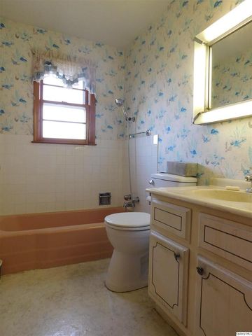 710 Sherwood Drive, Quincy, IL 62305