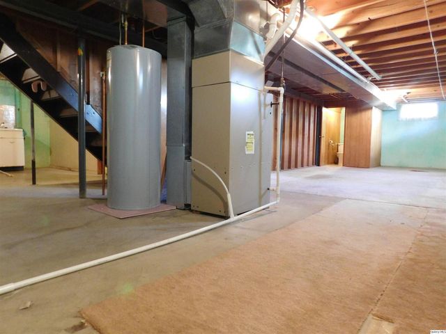 710 Sherwood Drive, Quincy, IL 62305