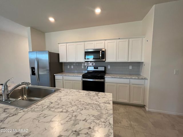 7846 S New Strike Way, Tucson, AZ 85747