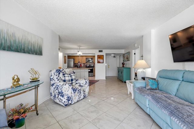 1651 SAND KEY ESTATES COURT 31, Clearwater, FL 33767