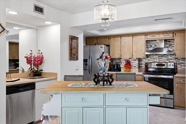 1651 SAND KEY ESTATES COURT 31, Clearwater, FL 33767