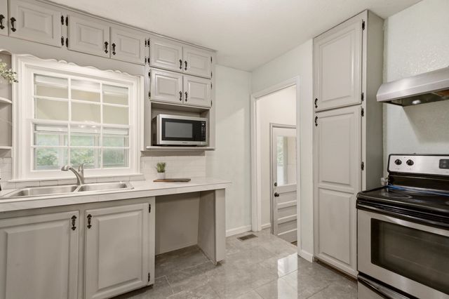 1838 N Green, Wichita, KS 67214
