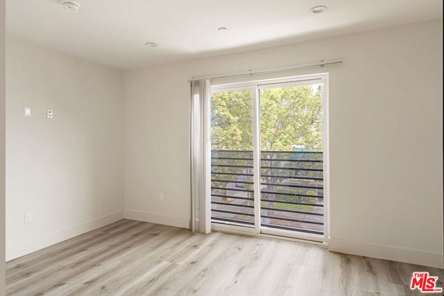 5456 Barton Avenue, Los Angeles, CA 90038