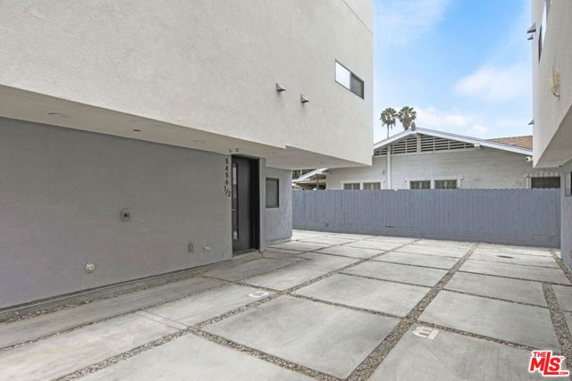 5456 Barton Avenue, Los Angeles, CA 90038