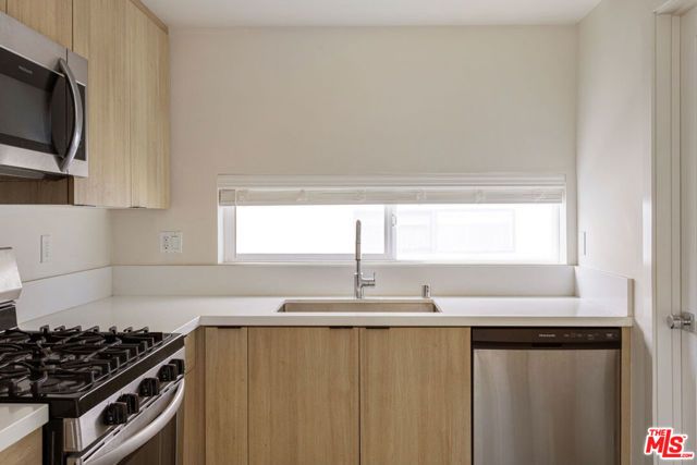 5456 Barton Avenue, Los Angeles, CA 90038