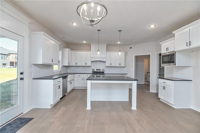 6122 Lewis Drive, Shawnee, KS 66226