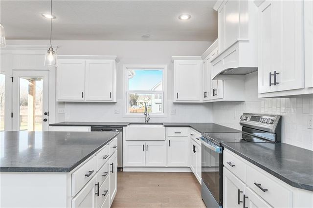 6122 Lewis Drive, Shawnee, KS 66226