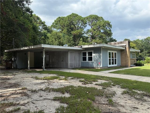 1850 Belle Cour Drive S, Mobile, AL 36605