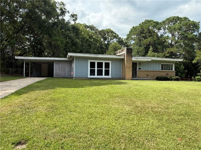 1850 Belle Cour Drive S, Mobile, AL 36605