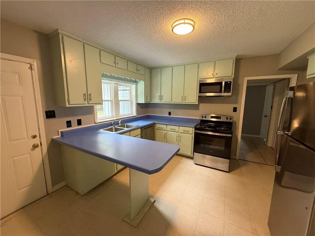 1850 Belle Cour Drive S, Mobile, AL 36605