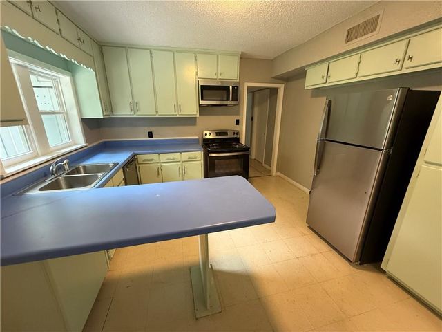 1850 Belle Cour Drive S, Mobile, AL 36605