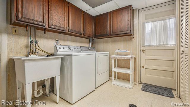 4243 Frostwood Court, Troy, MI 48098
