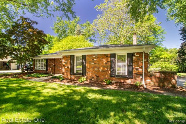 4243 Frostwood Court, Troy, MI 48098