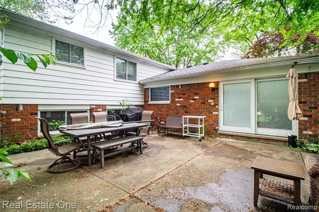 4243 Frostwood Court, Troy, MI 48098