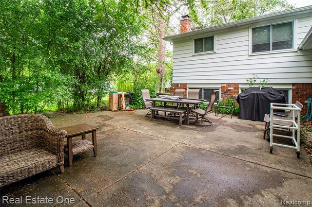 4243 Frostwood Court, Troy, MI 48098