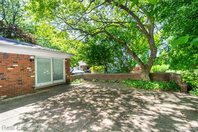 4243 Frostwood Court, Troy, MI 48098