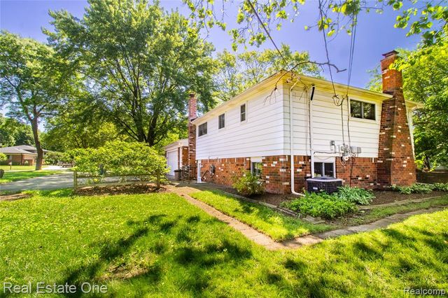 4243 Frostwood Court, Troy, MI 48098