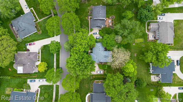 4243 Frostwood Court, Troy, MI 48098