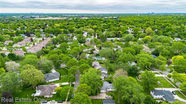 4243 Frostwood Court, Troy, MI 48098