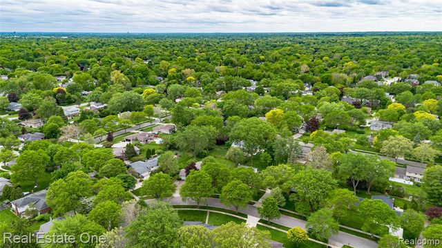 4243 Frostwood Court, Troy, MI 48098