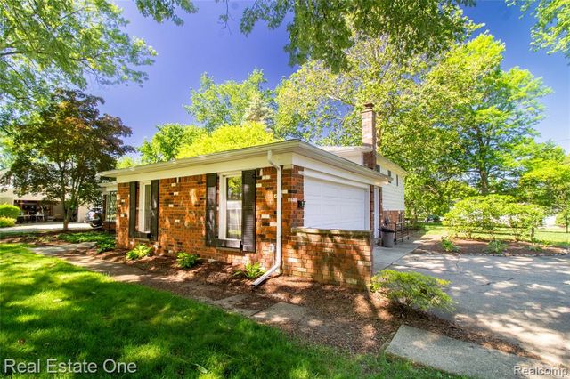 4243 Frostwood Court, Troy, MI 48098