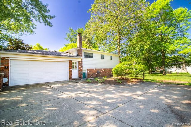 4243 Frostwood Court, Troy, MI 48098