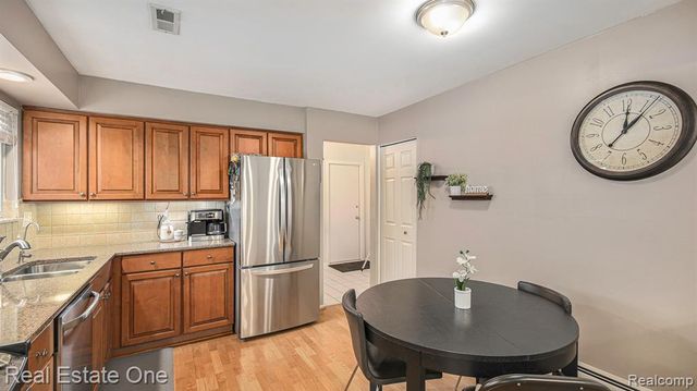 4243 Frostwood Court, Troy, MI 48098