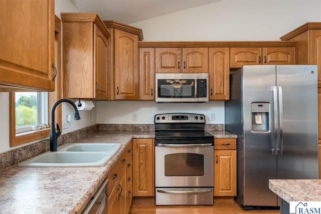 320 Grovebrook Court, Mankato, MN 56001