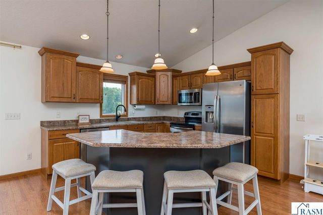 320 Grovebrook Court, Mankato, MN 56001