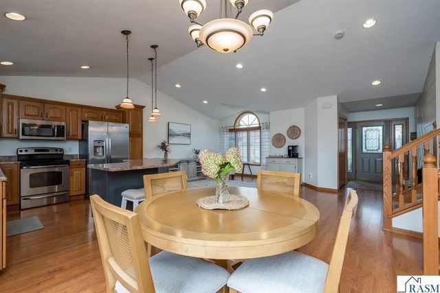 320 Grovebrook Court, Mankato, MN 56001