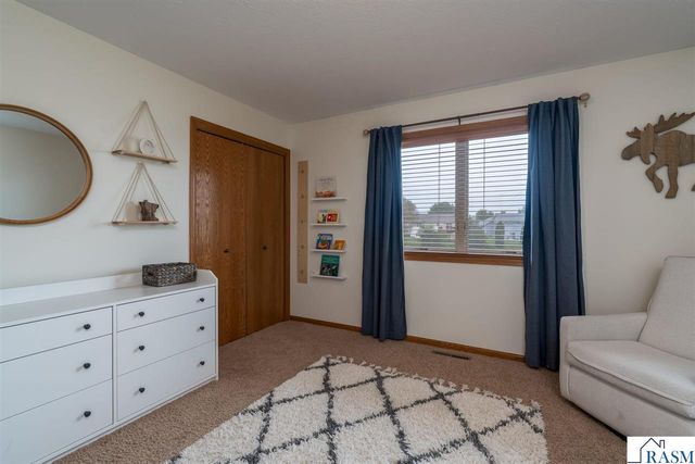 320 Grovebrook Court, Mankato, MN 56001