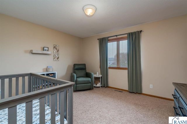 320 Grovebrook Court, Mankato, MN 56001