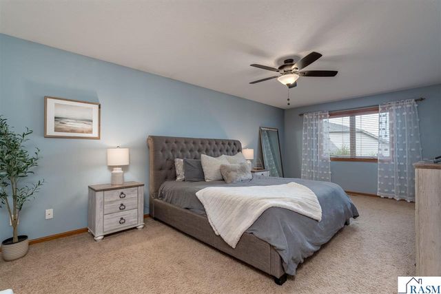 320 Grovebrook Court, Mankato, MN 56001