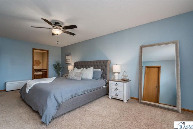 320 Grovebrook Court, Mankato, MN 56001