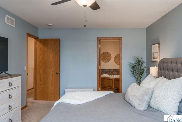 320 Grovebrook Court, Mankato, MN 56001