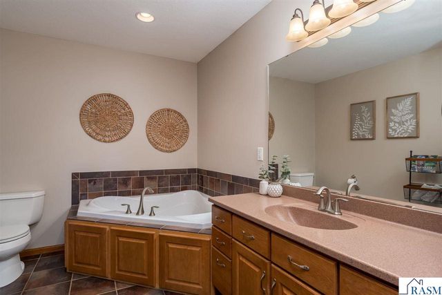 320 Grovebrook Court, Mankato, MN 56001