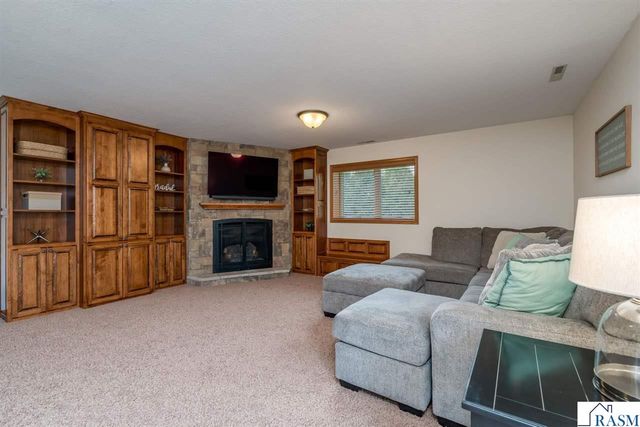 320 Grovebrook Court, Mankato, MN 56001