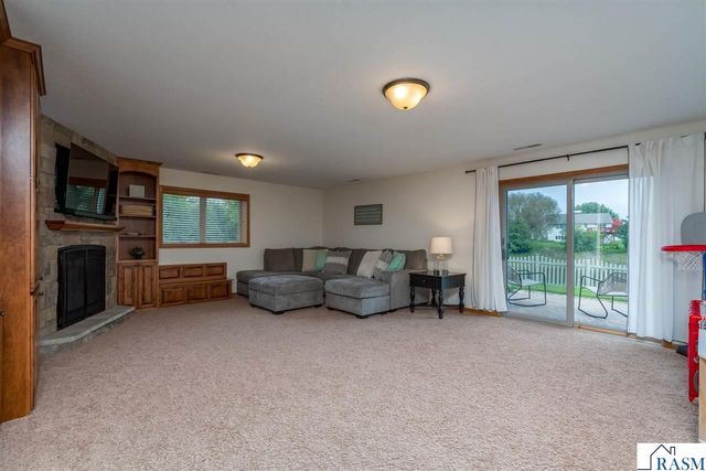 320 Grovebrook Court, Mankato, MN 56001