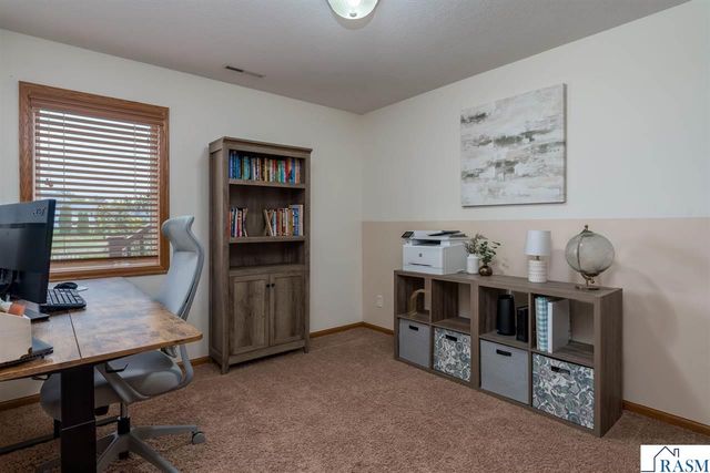 320 Grovebrook Court, Mankato, MN 56001