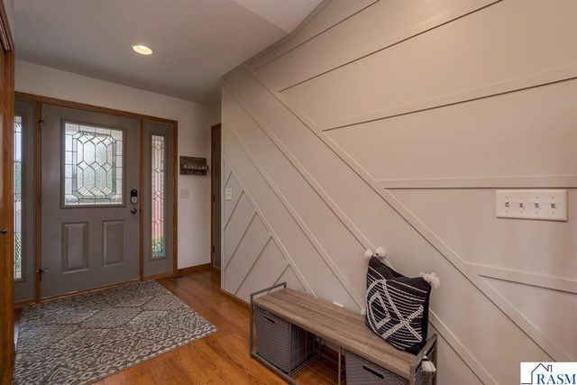 320 Grovebrook Court, Mankato, MN 56001