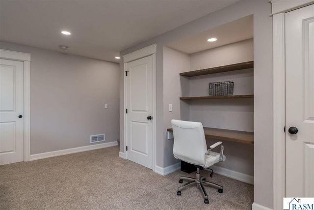 320 Grovebrook Court, Mankato, MN 56001