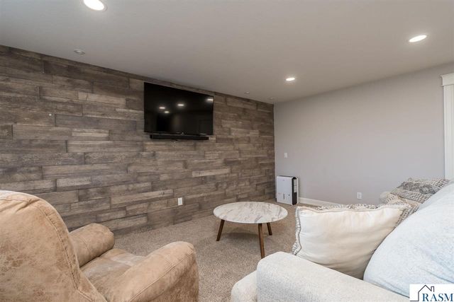 320 Grovebrook Court, Mankato, MN 56001