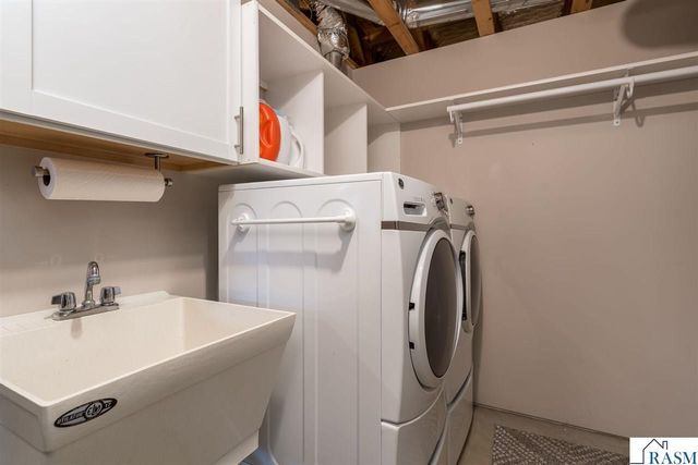 320 Grovebrook Court, Mankato, MN 56001