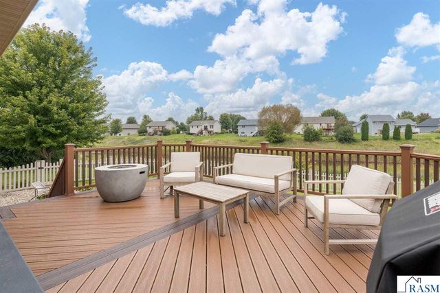 320 Grovebrook Court, Mankato, MN 56001