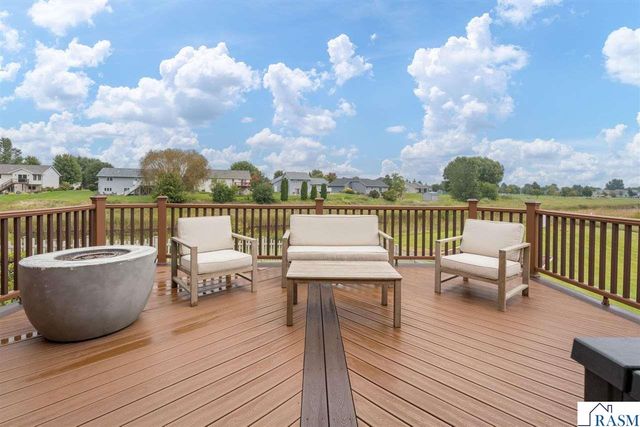 320 Grovebrook Court, Mankato, MN 56001