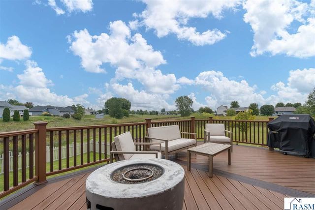 320 Grovebrook Court, Mankato, MN 56001